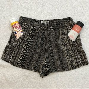 American Eagle shorts elastic with drawstring &  Side pockets